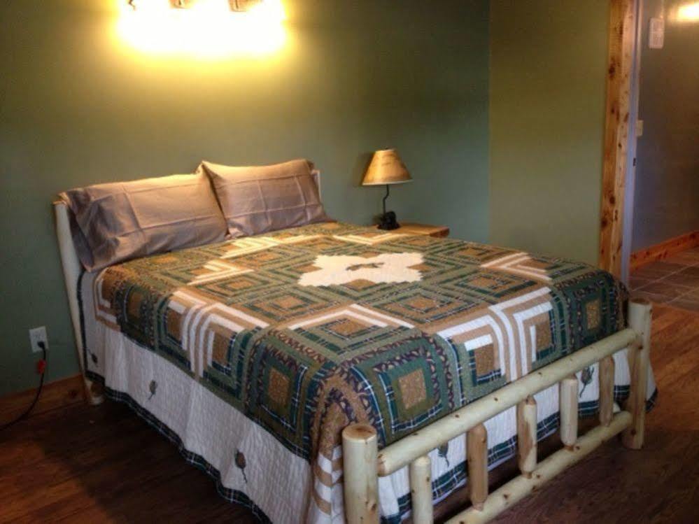The Yorkshire Inn Phelps Bagian luar foto